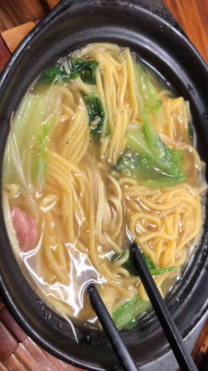 左家砂锅米线·黄焖鸡米饭(新香洲店)