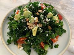 牛油果羽衣甘蓝沙拉-The Rug Cafe(王府中环店)