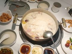 -洪氏嗨捞·广东猪肚鸡·椰子鸡火锅(西咸万象城店)
