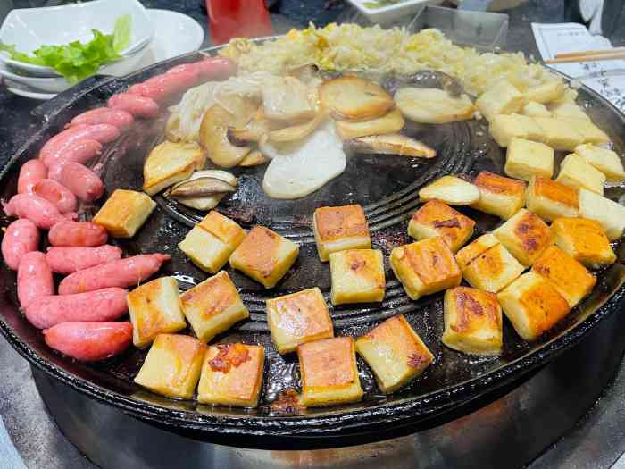 海花锅盖烧烤听名字感觉怪怪的环境也一般般但菜品味道很不错已经来过