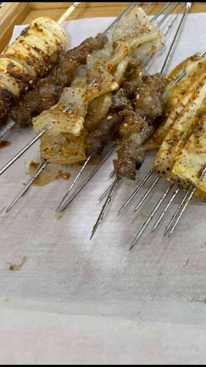 小二哥烧烤城-"东西不是凉的就是糊的,不知道是不是事先烤.