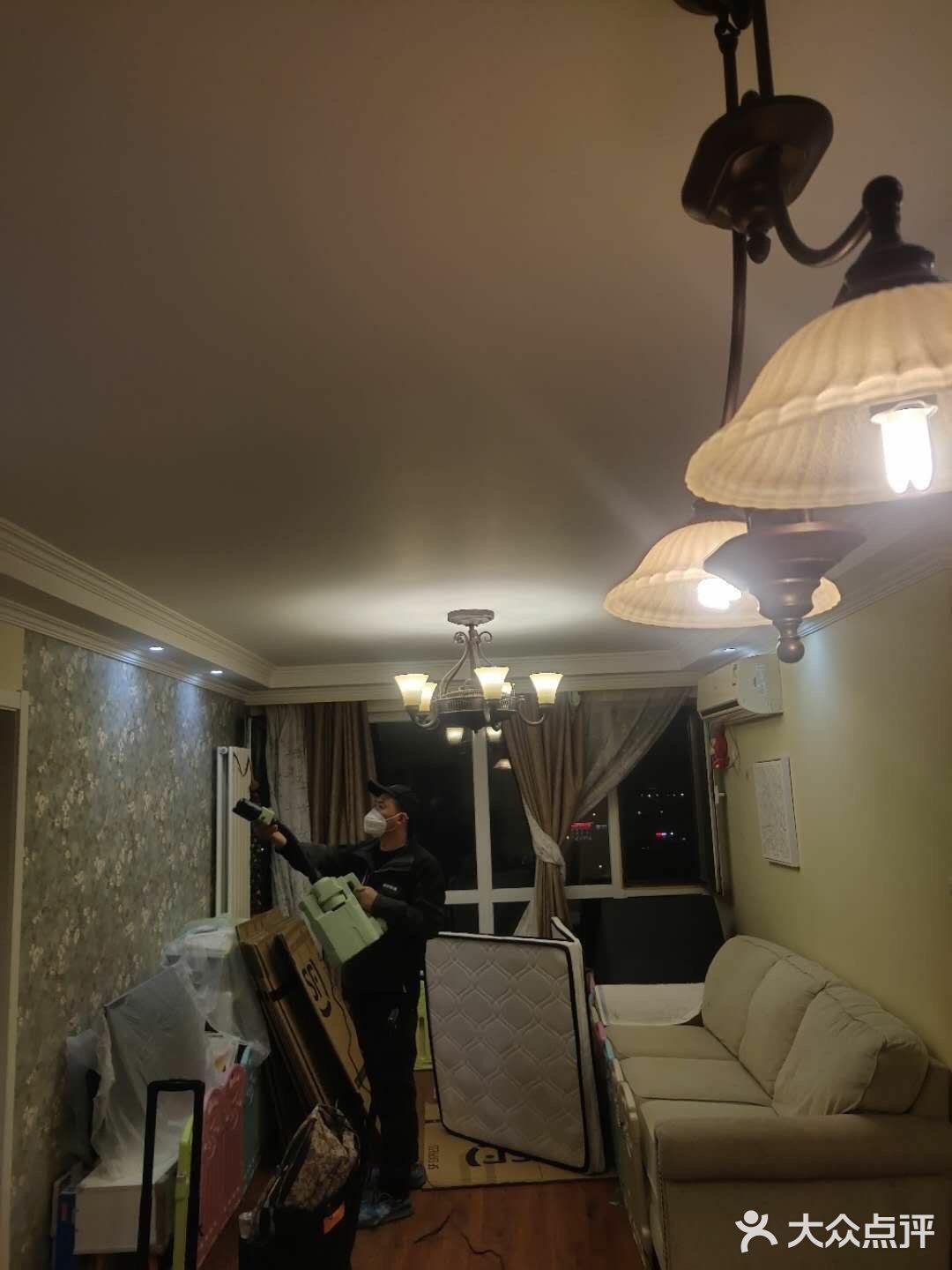 很多喜欢自己动手的业主会在网上买一些除甲醛的药剂来自己喷