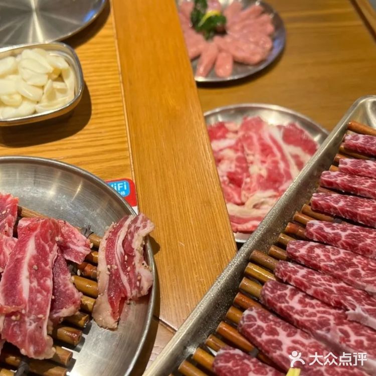 西塔老太太泥炉烤肉，肉食者的天堂来啦！🎉
