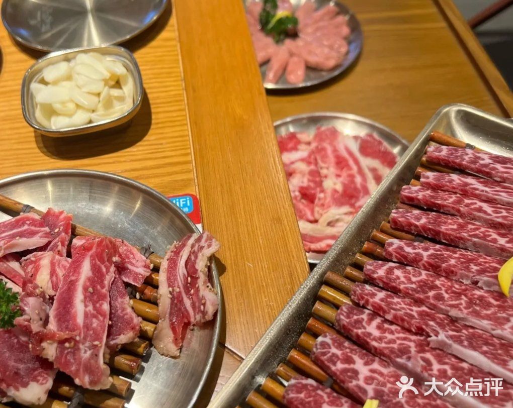 西塔老太太泥炉烤肉，肉食者的天堂来啦！🎉
