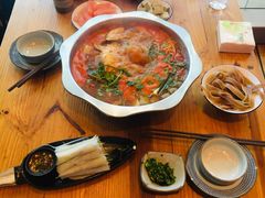 -野山舂·贵州现舂酸汤火锅(鸿通城店)