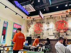 大堂-何妹湿辣牛肉·粤式烧烤砂煲(桂雅路店)