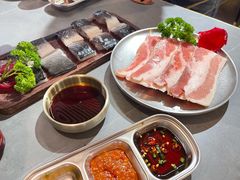 -围炉肉舍•炭烤活鳗•丹东海鲜烤肉(步行街店)