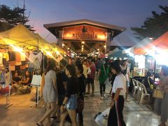 -席娜卡琳火车铁道夜市