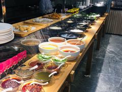 自助取餐区-茅庐川菜