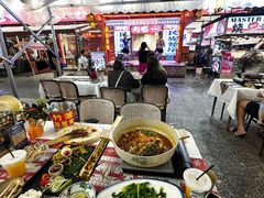 -刘姐啤酒鱼民族演艺餐厅(西街总店)