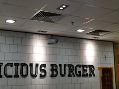 -麦当劳(上海虹桥站30B检票口楼上)