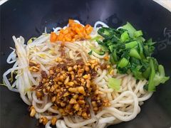 -两勺子一碗口水鸡拌面