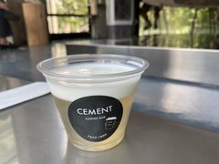 梨花冻撞奶-CEMENT·coffee bar (凤凰创意园店)