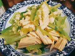 凉拌芹菜腐竹-娄三少·老北京春饼烤鸭家常菜(方庄店)