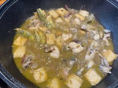 黄辣丁鲜鱼锅-小小河边鱼(天润城店)