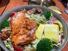 秘制鸡肉芒果牛油果沙拉-魏斯理汉堡(西安沣东吾悦店)