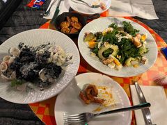 烤红点鲑鱼无花果羽衣甘蓝沙拉-TIAGO HOME KITCHEN(王府中环店)
