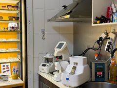 -优医视平价眼镜蔡司依视路折扣工厂店(十里堡店)