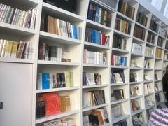 -钟书阁(松江泰晤士小镇店)