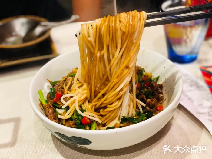 食和地道湘菜体验馆牛肉盖码粉图片