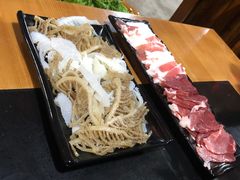 -果松木炭酸菜铜火锅·外婆参鸡汤