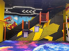 -爱蹦iBOON蹦床运动馆(江汉店)