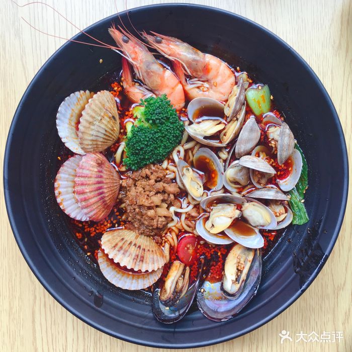 好多海鲜的面海鲜香辣面图片 - 第1张