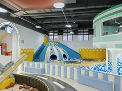 -蓝鲸奇亲子游泳俱乐部