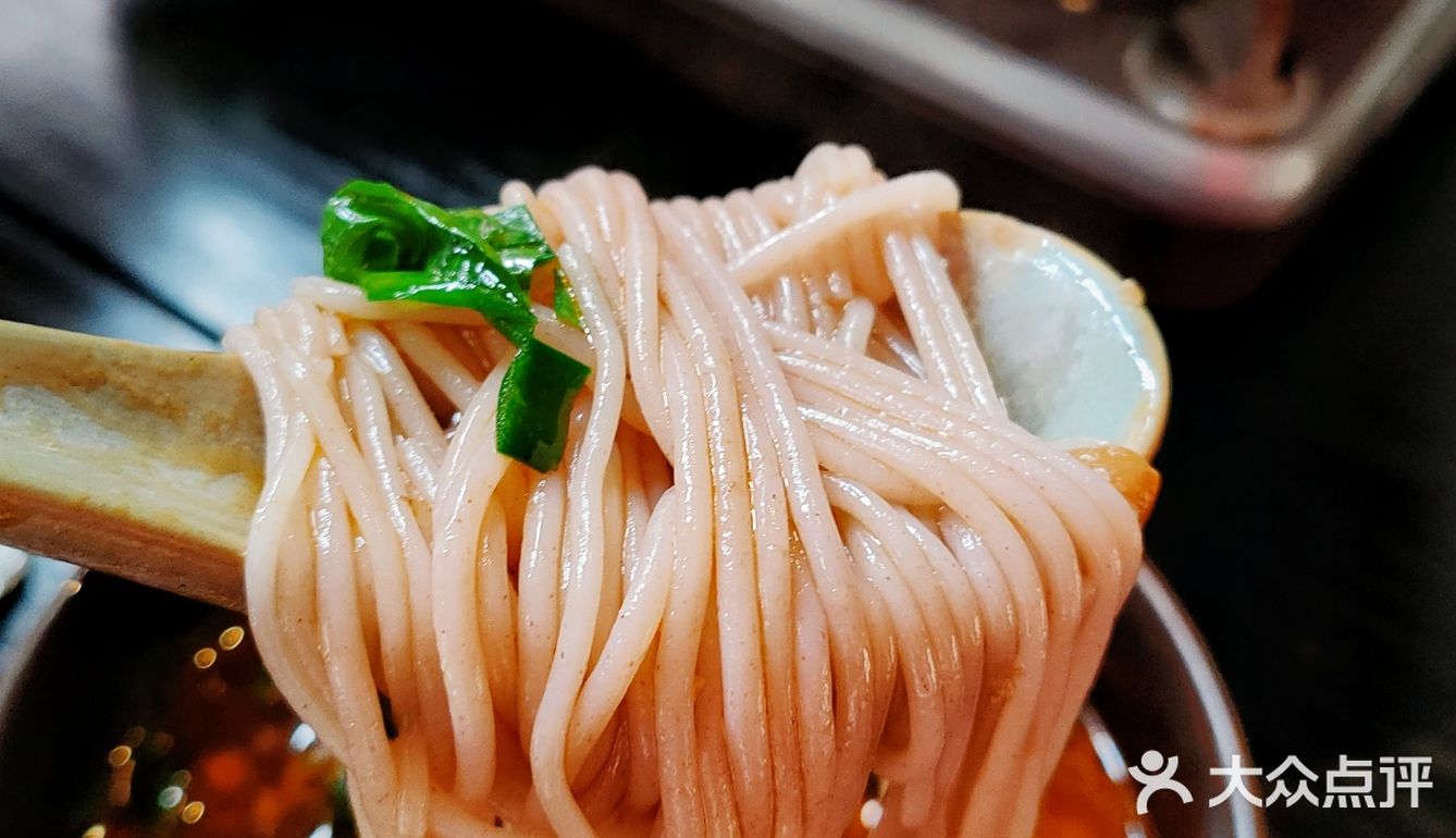 享受在沙美大楼的云南美食