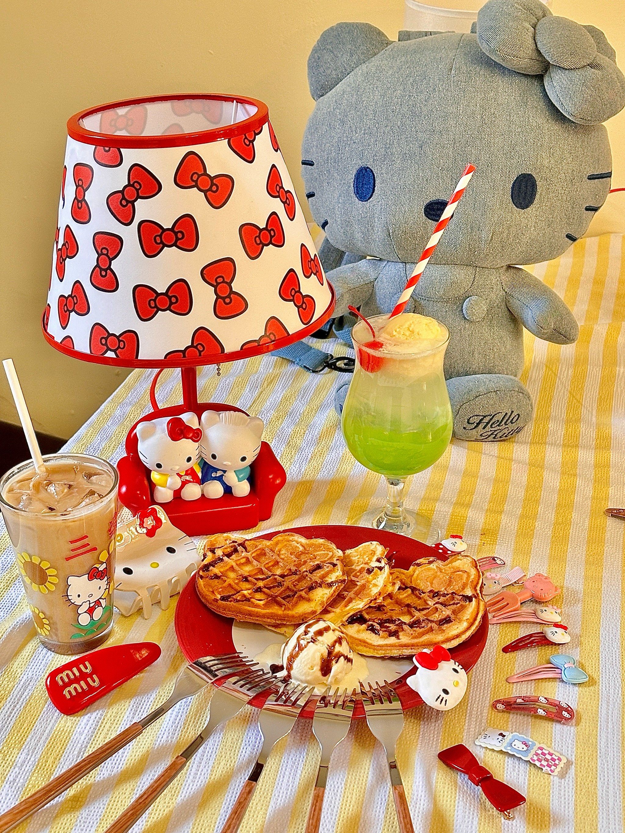 无意间发现了这家kitty猫主题的咖啡店!一整个爱上了!