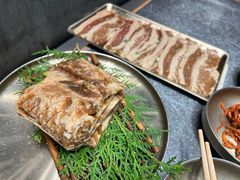 -草家酱蟹炭火烤肉店(珲春南路二店)