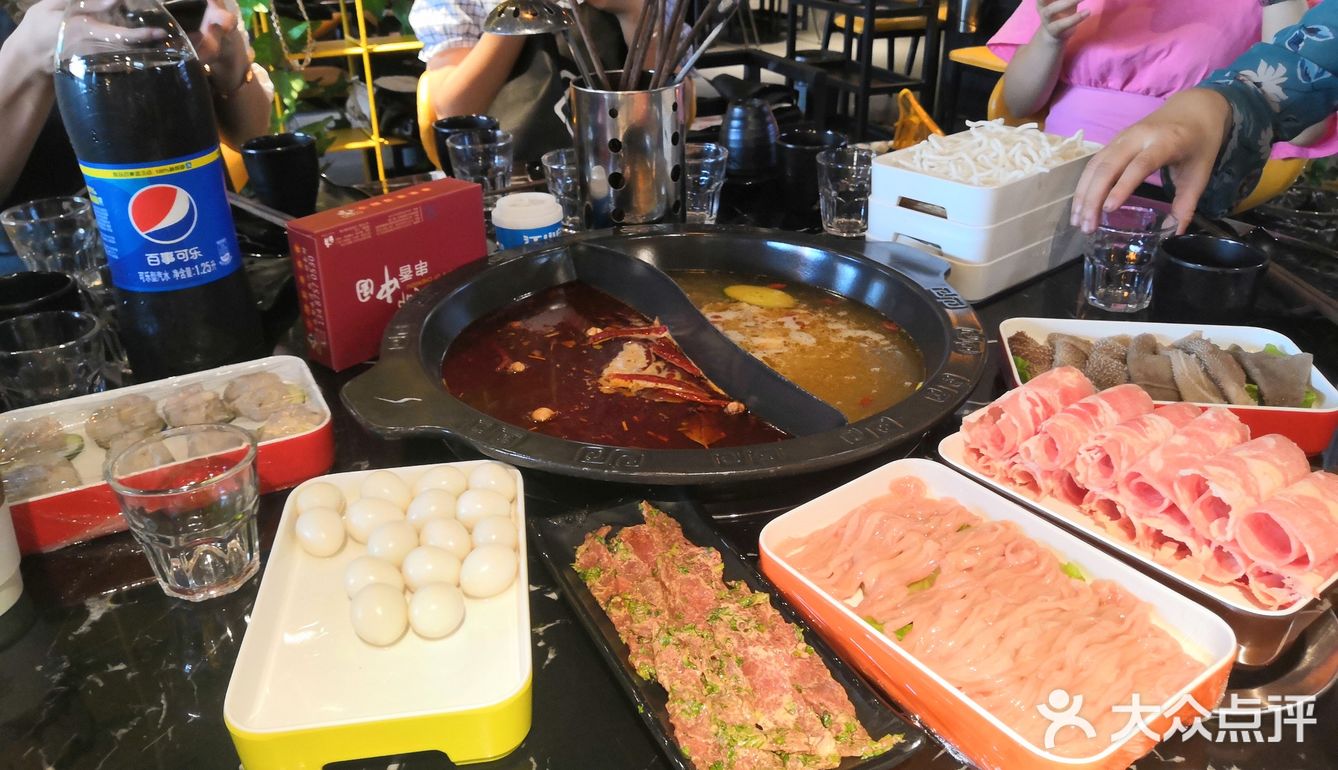 万代酒店旁边那栋楼里，还算比较好找