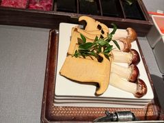 -左庭右院鲜牛肉火锅黑金店(陆家嘴中心店)