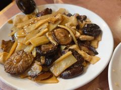 -Golden Gong Chinese Restaurant
