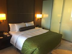 大床-上海滴水湖皇冠假日酒店