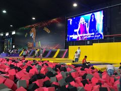 -嘿哟动霸CHUA·新潮玩运动娱乐中心·蹦床滑冰团建乐园