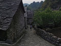 -高荡千年布依古寨旅游景区