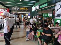 等位区-费大厨辣椒炒肉(黄兴中心广场店)