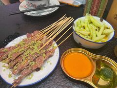 -何妹湿辣牛肉·粤式烧烤砂煲(桂雅路店)
