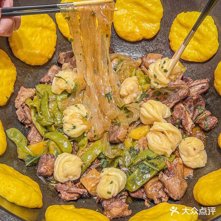 在杭州的东北银入冬仪式感就是铁锅炖大鹅啊