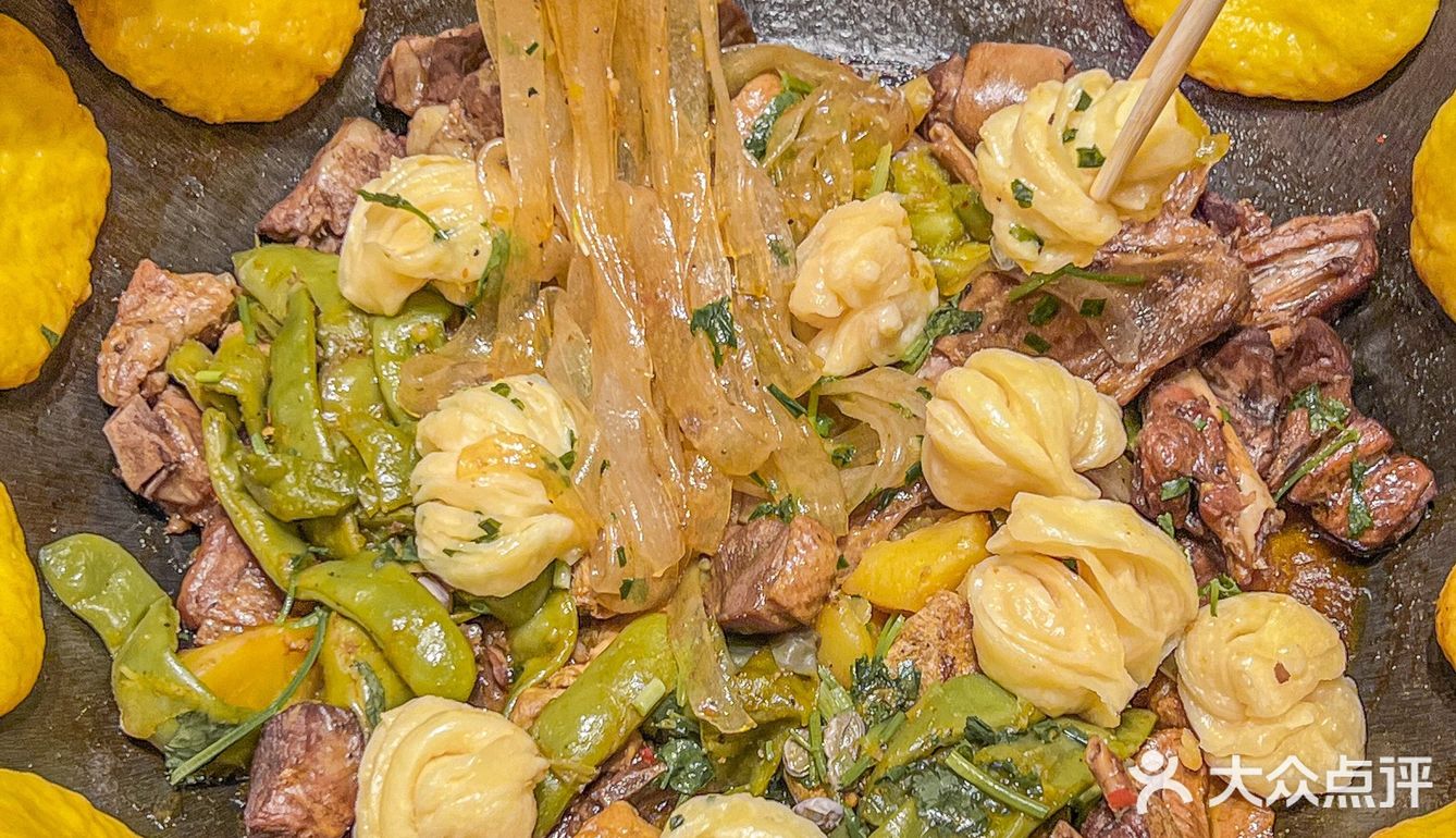 在杭州的东北银入冬仪式感就是铁锅炖大鹅啊