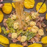 在杭州的东北银入冬仪式感就是铁锅炖大鹅啊