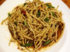 凉拌建水豆腐丝-滇香肴·云南菜蒸汽石锅鱼(云南北路店)