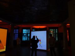 -Nathalie Djurberg与Hans Berg“牛皮纸包裹的月亮”-Prada荣宅当季展览