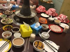 -洞庭洲·防空洞火锅·烧烤·铜锅涮肉(新百广场店)