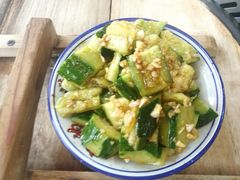 蒜泥黄瓜-三里屯土灶炖公鸡地锅鸡(江东店)