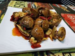 -扒虾小妹儿麻辣海鲜(宏图街店)