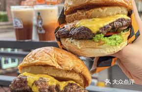 Crispy Potato Grilled Beef Burger