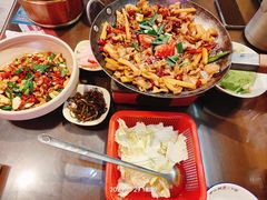 -富正毅三下锅·湘西韵味(天门山索道店)