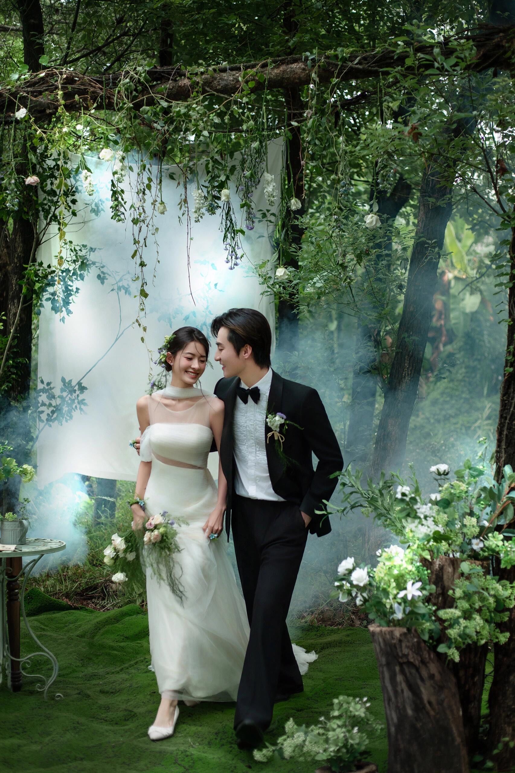 看了n遍还是很喜欢我的森系婚纱照